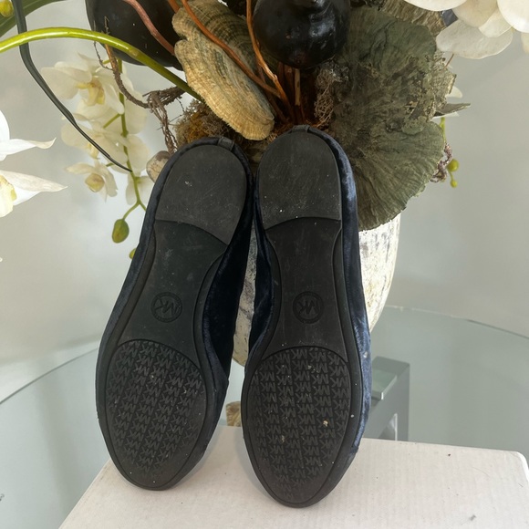 Michael Kors Suede Ballet in Navy  Blue. Size 6. - Picture 5 of 6